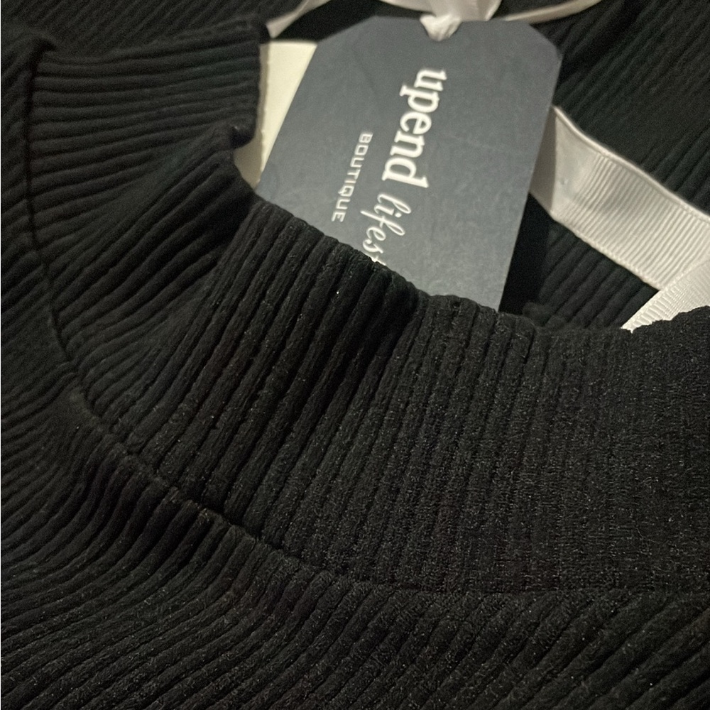 Black. Ribbed Sleeveless Turtleneck T-Shirt